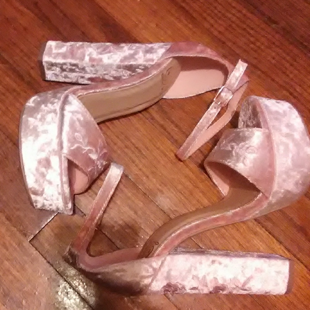 Heels - Picture 2 of 4
